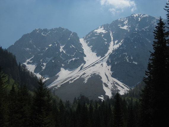 Ein Blick zurück hinauf zum Hochstuhl und die Johannsenrinne