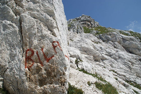 Der rote Schriftzug