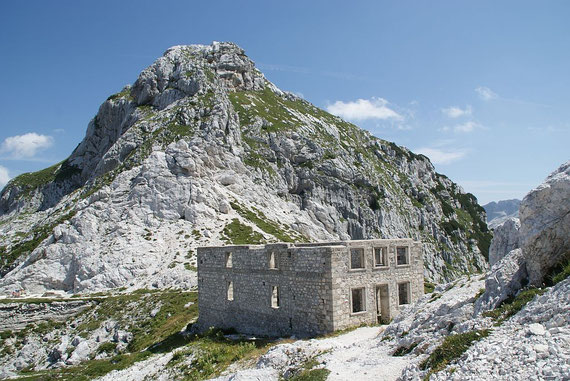 Blick über den Sattel hinauf zum Gipfel