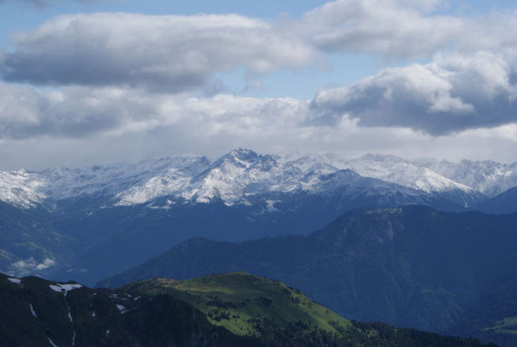 Im Norden zeigt sich die angezuckerte Kreuzeckgruppe