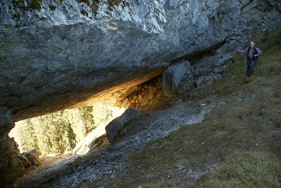 "Kaltes Loch", ein mehrere Meter großes Felsfenster