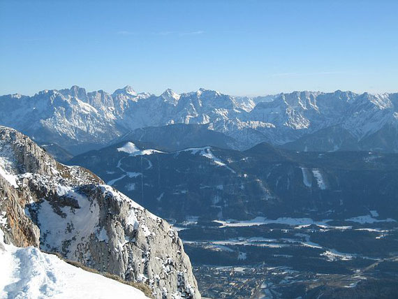 Zuletzt noch der Blick in die Julischen Alpen. Der höchste Spitz ist der Triglav, rechts kommen Razor, Prisank dann der Vrsic Pass und die Mojstrovka