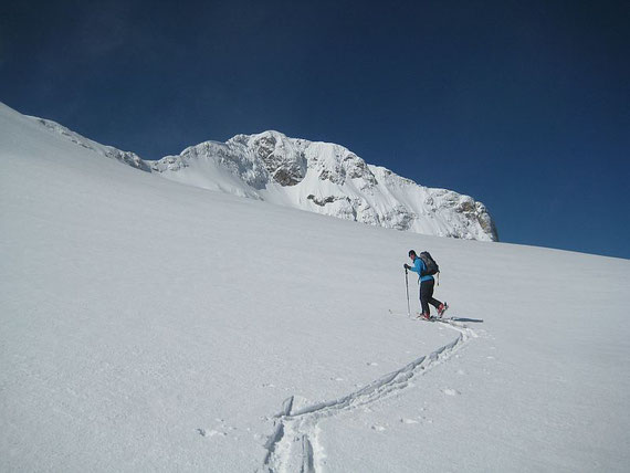 Im Angesicht des Triglav ziehen wir unsere Spur in den jungfräulichen Schnee