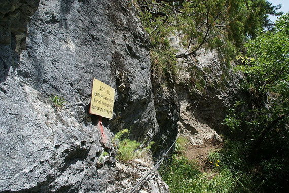 Beim Beginn des Extrem-Klettersteigs