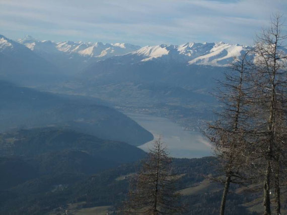 Herrlicher Ausblick zum Millstätter See, dem Gmeineck und zum Großglockner (3798m, ganz links im Bild), rechts kann man die herrliche Flanke des Gmeineck erkennen