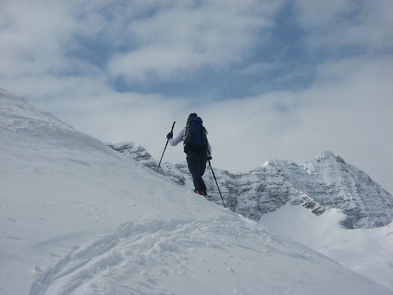 Der Kanin (2581m) begleitet einen über weite Strecken bei dieser Tour