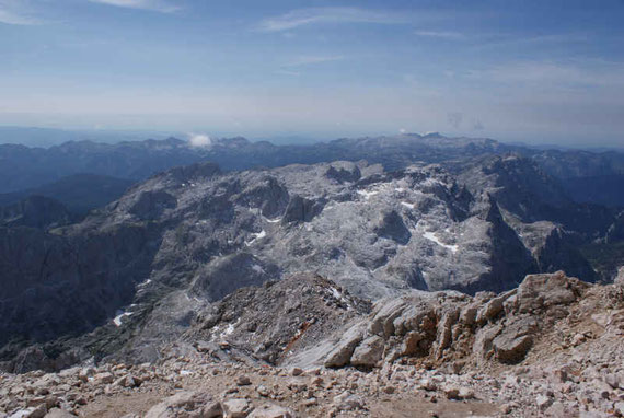Nach Süden reicht der Blick bis zum Meer