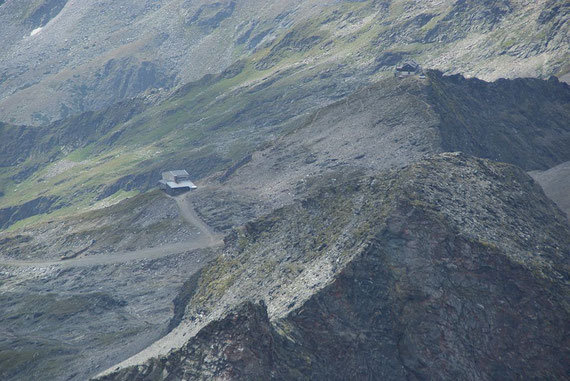 Tief unten ist die Gondelbergstation zu erkennen