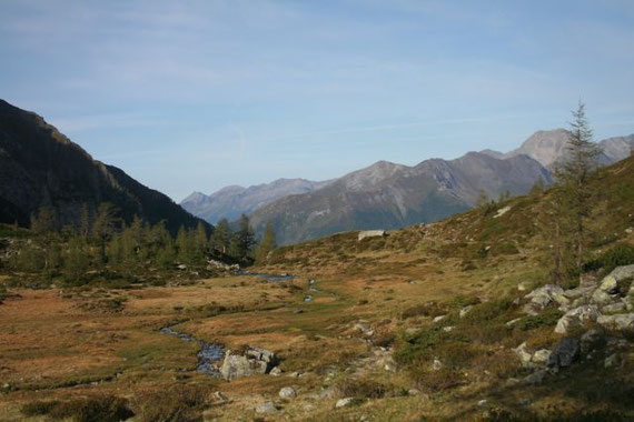 Blick zurück durchs Dösener Tal nach Westen auf das Böseck (2834m, rechts im Bild)