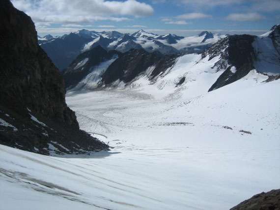 Nach Südosten hin erhebt sich der Similaun (3606m)