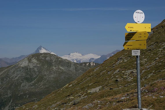 Auf der Sadnigscharte mit dem Blick zum Großglockner