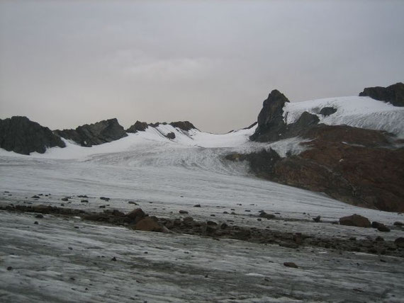 Der Blick nach Nordwesten über den großteils ausgeaperten Vernagtferner