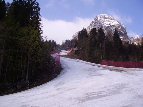 Aufstieg über die Piste im unteren Bereich