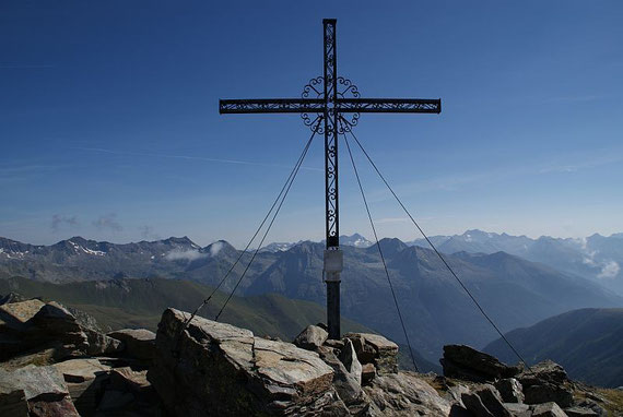 Das schöne Gipfelkreuz am Sadnig