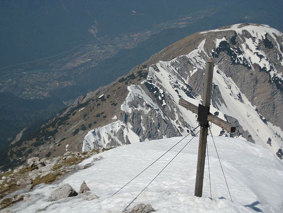 Endlich am Gipfel, tief unten liegt Jesenice