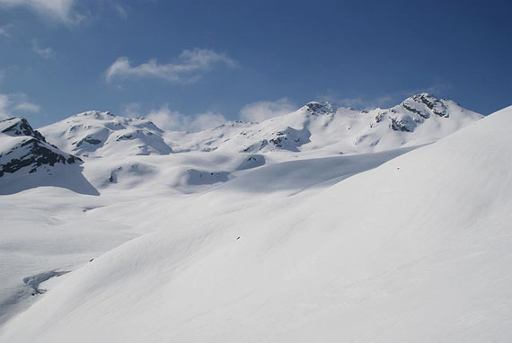 Blick über die Staller Weißen, von links nach rechts: Gonhorn, Hochkreuz und Schwarzwandkogel