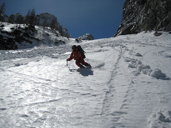 Bei der Abfahrt finden wir alle Schneeverhältnisse vor, im letzten Teil sehr tiefer Firn