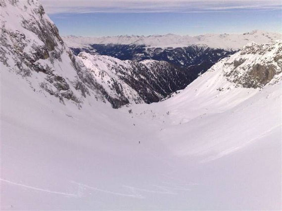 Vom Hintersattel der Blick hinunter in die Tscharre, im Norden zeigen sich die Villgratner Berge