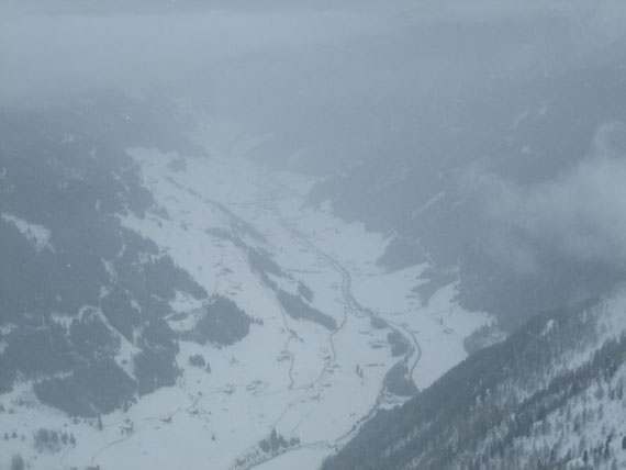 Der Blick hinunter vom Gipfel nach Innervillgraten