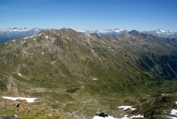 Der lange Weiterweg, rechts der "dunkle" Polinik
