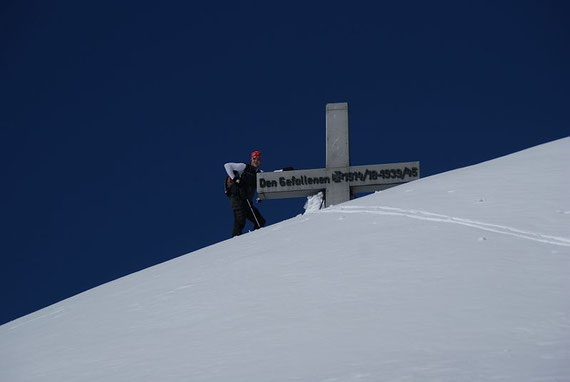 Der Gipfel ist erreicht, hier liegt auch im Winter 2010/11 viel Schnee