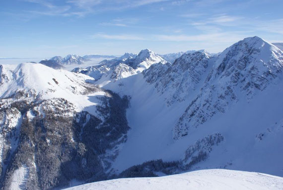 Kosiak, Vertatscha und Hochstuhl zeigen sich im Osten, im Vordergrund das weite Hochstuhlkar, links vom Hochstuhl erkennt man wieder sehr schön die Johannsenrinne