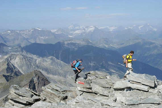 Am Kleinen Ankogel mit dem herrlichen Blick zum Glockner, links sind auch das Schareck oder der Sonnblick zu erkennen