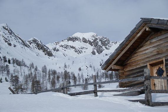 Auf der Unholden Alm, im Hintergrund der Hochstadel
