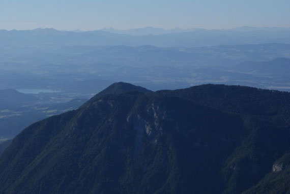 Nach Norden reicht der Blick bis zu den Schladminger Tauern und dem Dachstein