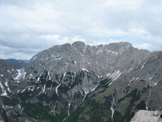 Vom Gipfel aus der Blick nach Norden auf den Gamskofel (2526m)