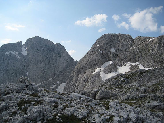 Beim Ausstieg des Klettersteiges zeigen sich Kriz (rechts) und Stenar (links)