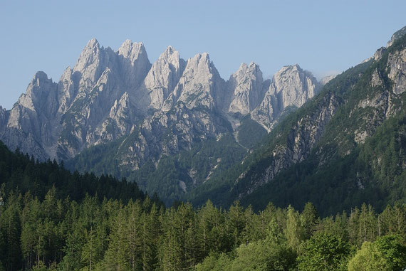 Von Aupa der Blick zu den Crete di Gleris, der Monte Chiavals ist ein Teil davon und versteckt sich hier aber links der Bildmitte