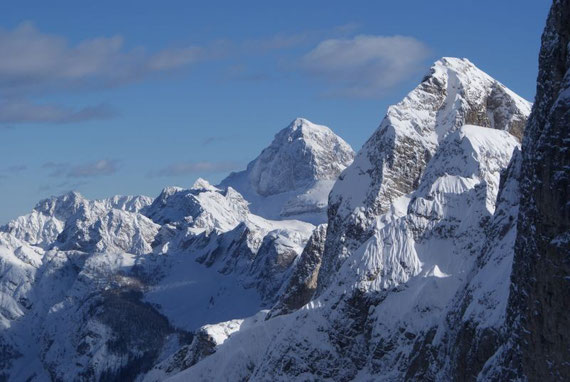 Der Mangart präsentiert sich tief verschneit