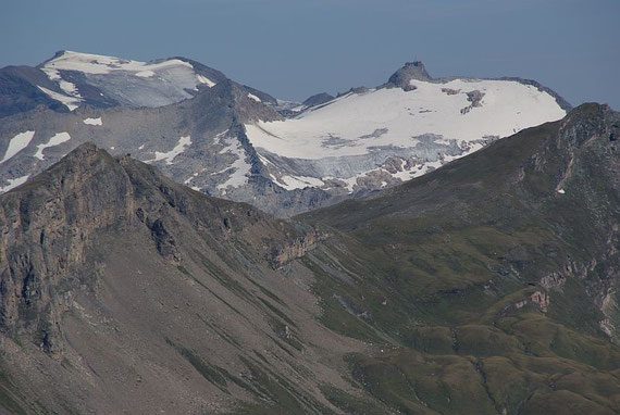 Im Norden zeigen sich Sonnblick (rechts) und Hocharn (links)