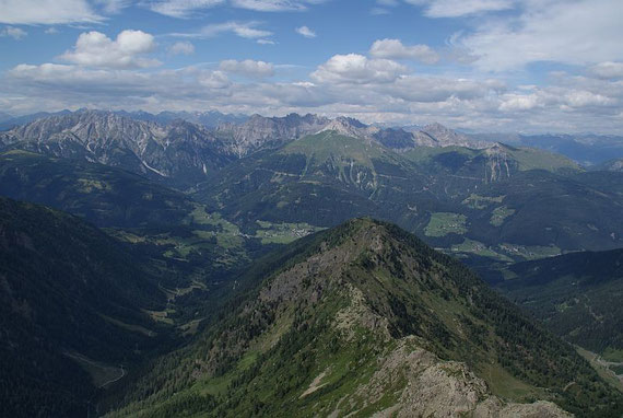 Im Norden zeigen sich die Lienzer Dolomiten