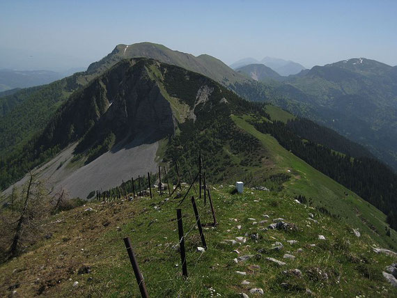 Der Blick vom Rosenkogel zurück; im Vordergrund der Hahnkogel, im Hintergrund der Kahlkogel, rechts im Bild die Bärentaler Kotschna