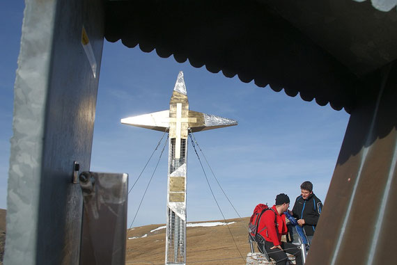 Das leuchtende Kreuz am Predigerstuhl