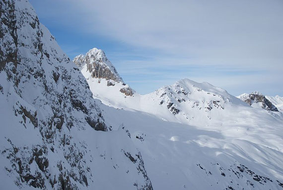 Blick zurück zum Großen Kinigat (links) und Tscharrknollen (rechts)