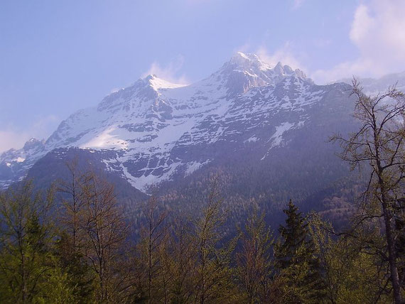 Während des Aufstiegs zeigen sich wiederholt Foronon und Mondeon (rechts) del Buinz, ebenfalls eine zünftige Schitour