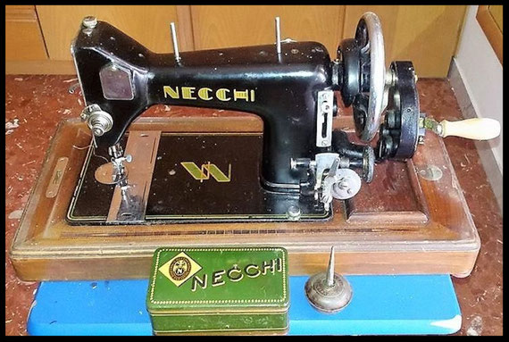 Necchi  -  Vibrating Shuttle