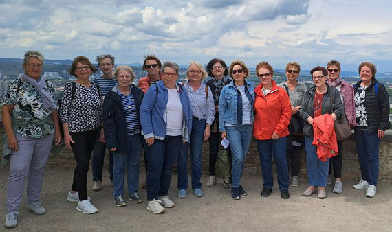 Die Frauen der „Fidelen Pumpe“ nutzten Mainz als Hintergrundpauschale für das Erinnerungsfoto. Foto: privat