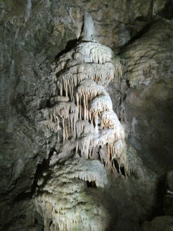 Der "Wasserfall" in der Höhle (Fotos: Gerhard Lüer)