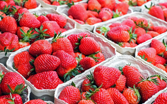 Fast alle konventionellen Erdbeeren werden behandelt... (Foto: pixabay.com - many thanks to couleur)