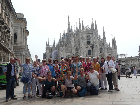 Gruppenbild vor dem Mailänder Dom        Foto: Britta Martensen