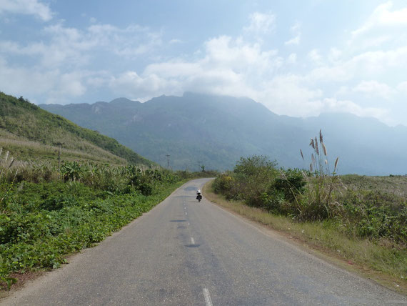 Fin des cols laossiens, place a la descente dans la vallee ...