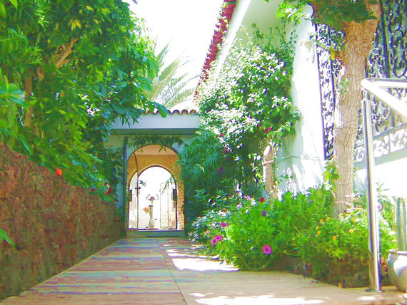 Eingang zu der Villa Puerto auf teneriffa in zentraler Lage.