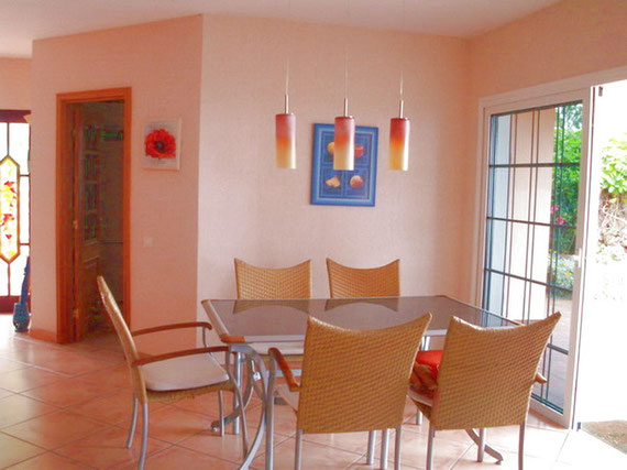 Essplatz mit traumhaften Ausblick der Ferienvilla Monique auf tenerife in einer exclusiven Villengegend