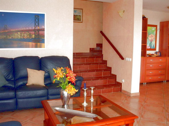 Treppe in die obere Etage der Ferienvilla mit Internet und Telefon in Santa Ursula auf Teneriffa