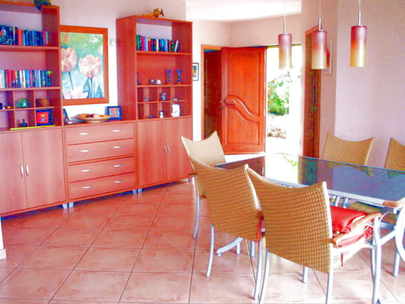 Gemütlicher Essplatz in der Villa mit Pool und grossem Garten in Santa Ursula auf tenerife im Norden