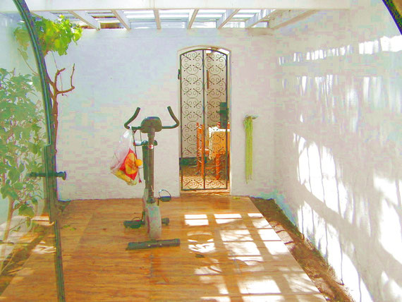 Fittnessraum mit Fahrrad in der Villa Puerto auf Teneriffa